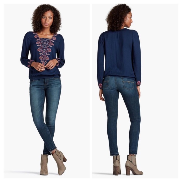 Lucky Brand Tops - Lucky Brand Embroidered Smocked Botton SZ L